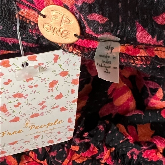 NWT FREE PEOPLE 70s Smocked Off Shoulder Floral Short Sleeve Blouson Crop Top S - Picture 10 of 11